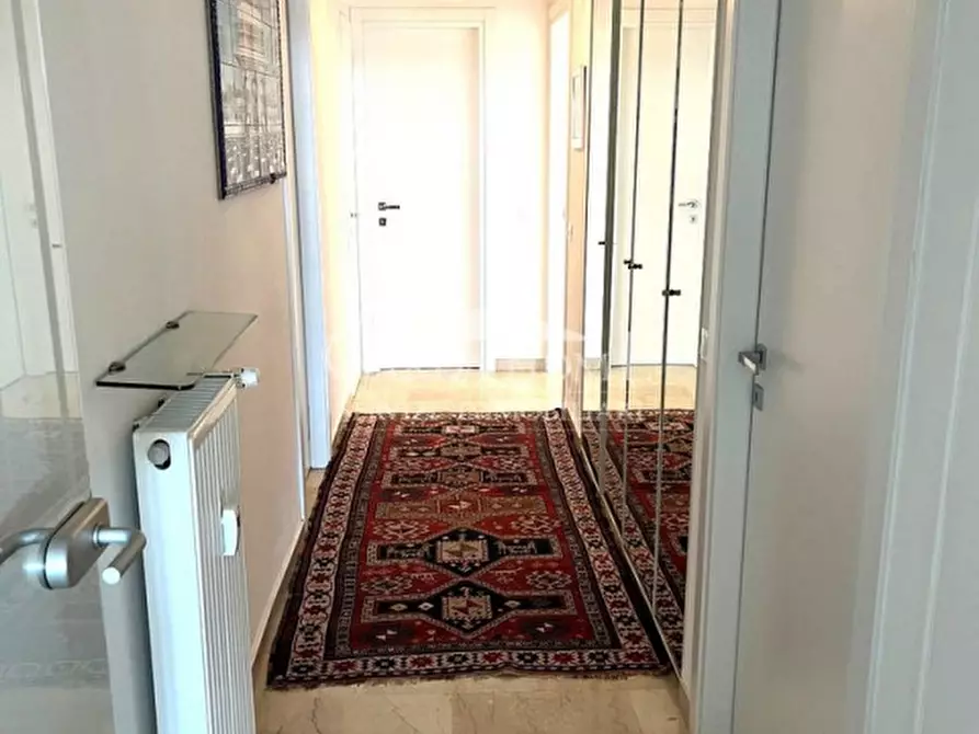 Immagine 16 di Appartamento in vendita  in Lungolago Cesare Battisti a Desenzano Del Garda