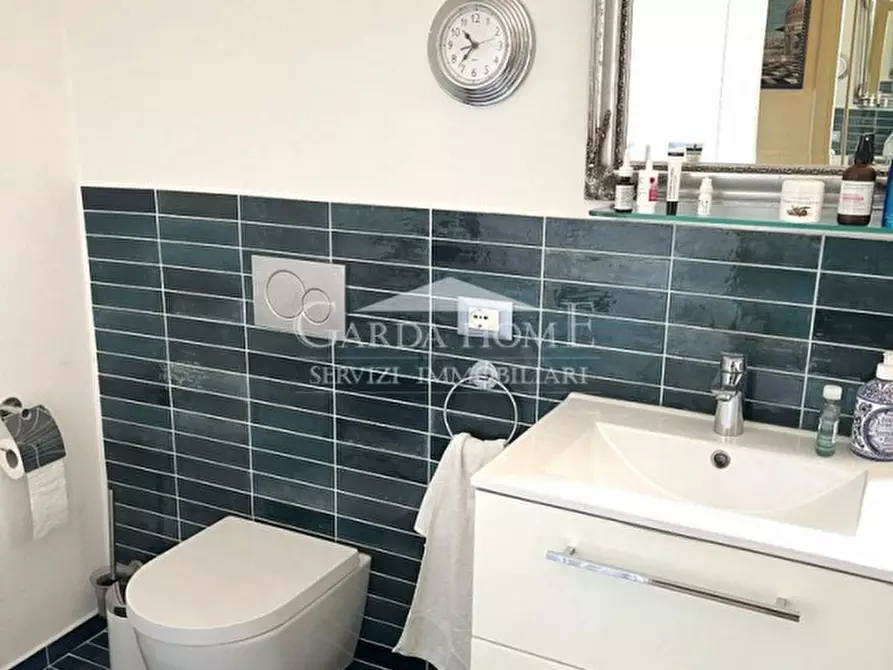 Immagine 19 di Appartamento in vendita  in Lungolago Cesare Battisti a Desenzano Del Garda