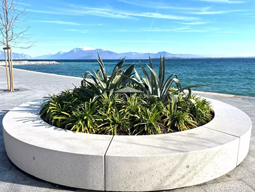 Immagine 28 di Appartamento in vendita  in Lungolago Cesare Battisti a Desenzano Del Garda