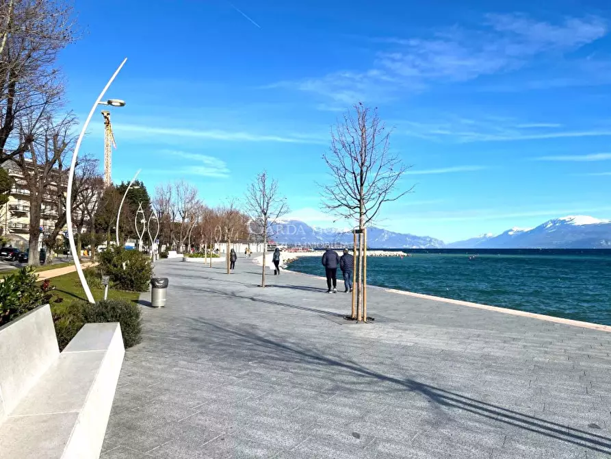 Immagine 29 di Appartamento in vendita  in Lungolago Cesare Battisti a Desenzano Del Garda