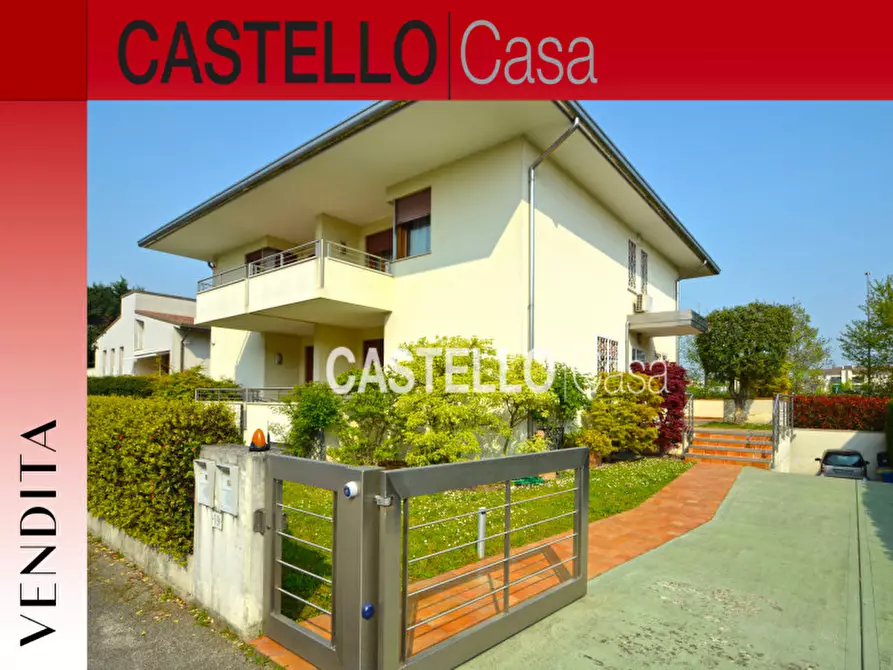 Immagine 1 di Casa bifamiliare in vendita  in viale Italia a Castelfranco Veneto