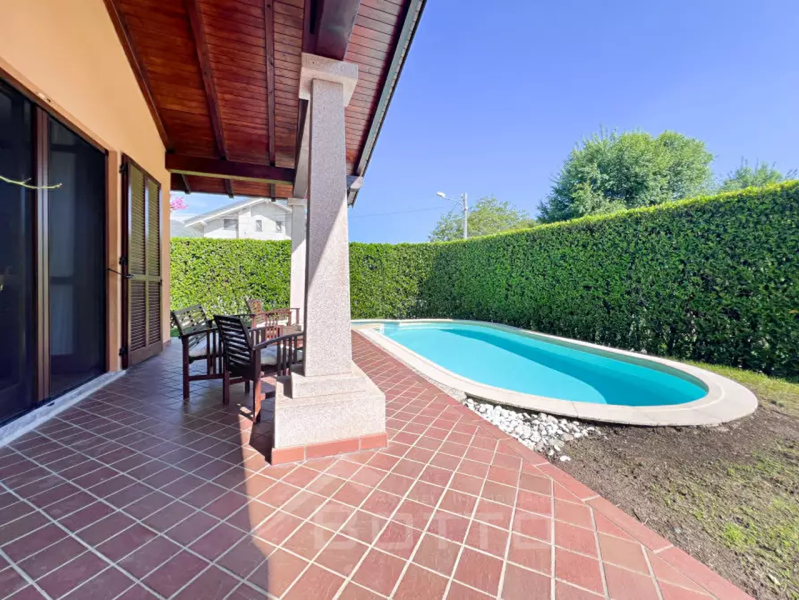 Immagine 11 di Villetta a schiera in vendita  in Via Antonio de Curtis 20 a Serravalle Sesia