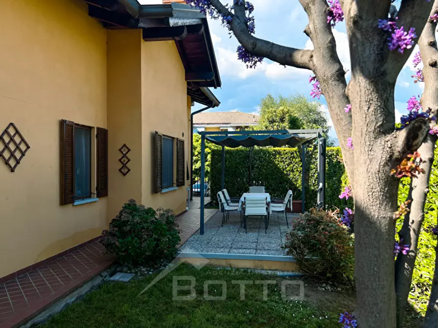 Immagine 13 di Villetta a schiera in vendita  in Via Antonio de Curtis 20 a Serravalle Sesia