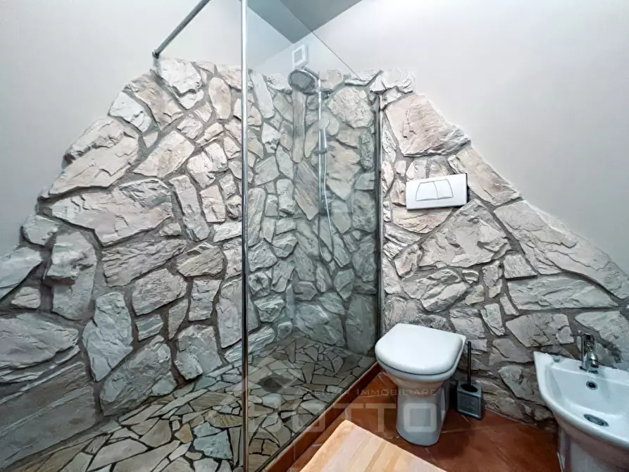 Immagine 29 di Villetta a schiera in vendita  in Via Antonio de Curtis 20 a Serravalle Sesia