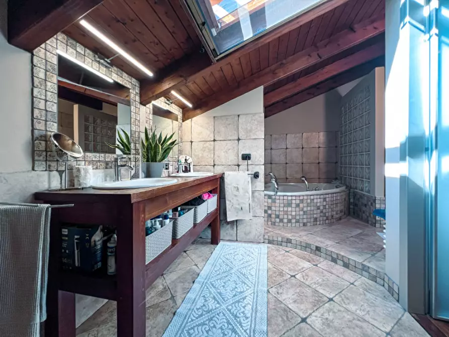 Immagine 36 di Villetta a schiera in vendita  in Via Antonio de Curtis 20 a Serravalle Sesia