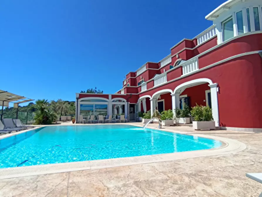 Immagine 5 di Villa in vendita  in YRA a Fasano