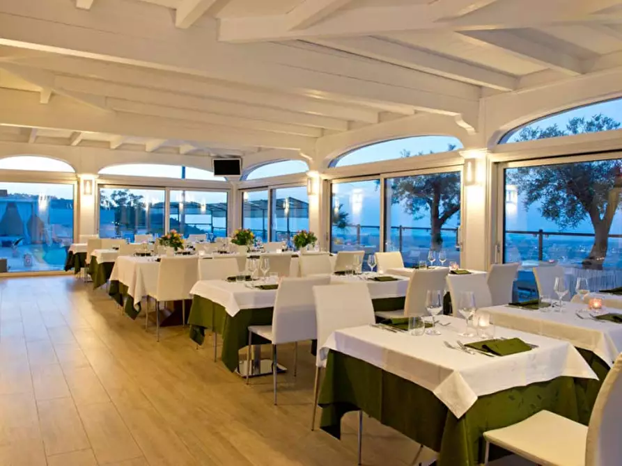 Immagine 8 di Villa in vendita  in YRA a Fasano