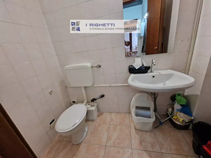 Immagine 7 di Negozio in vendita  in Via Puglie a Verona