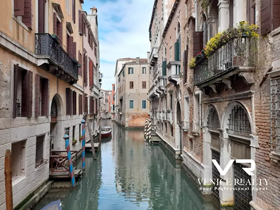 Immagine 2 di Appartamento in vendita  in teatro fenice a Venezia