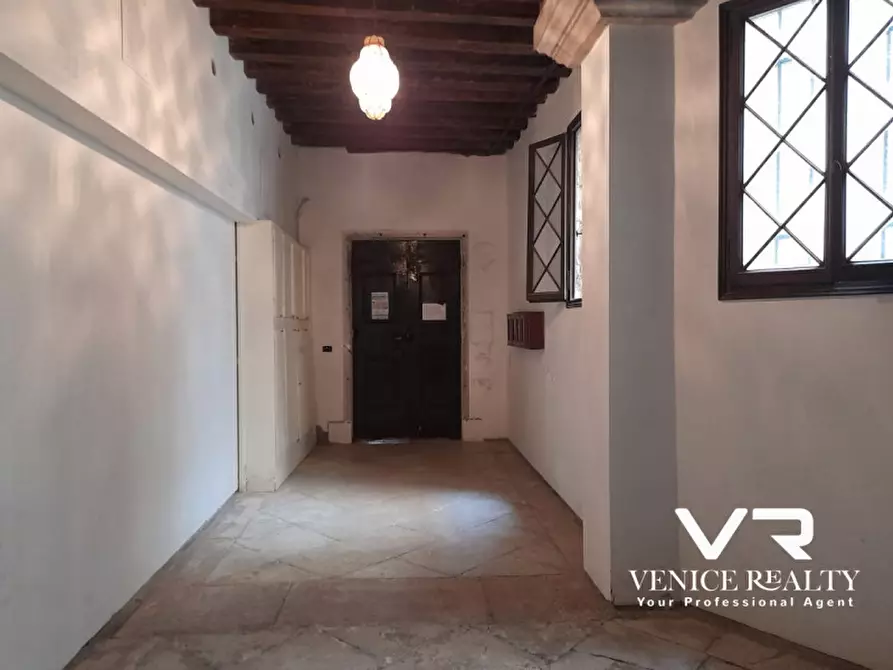 Immagine 3 di Appartamento in vendita  in teatro fenice a Venezia