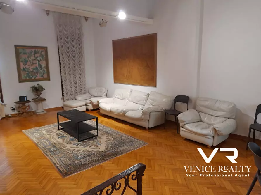 Immagine 5 di Appartamento in vendita  in teatro fenice a Venezia