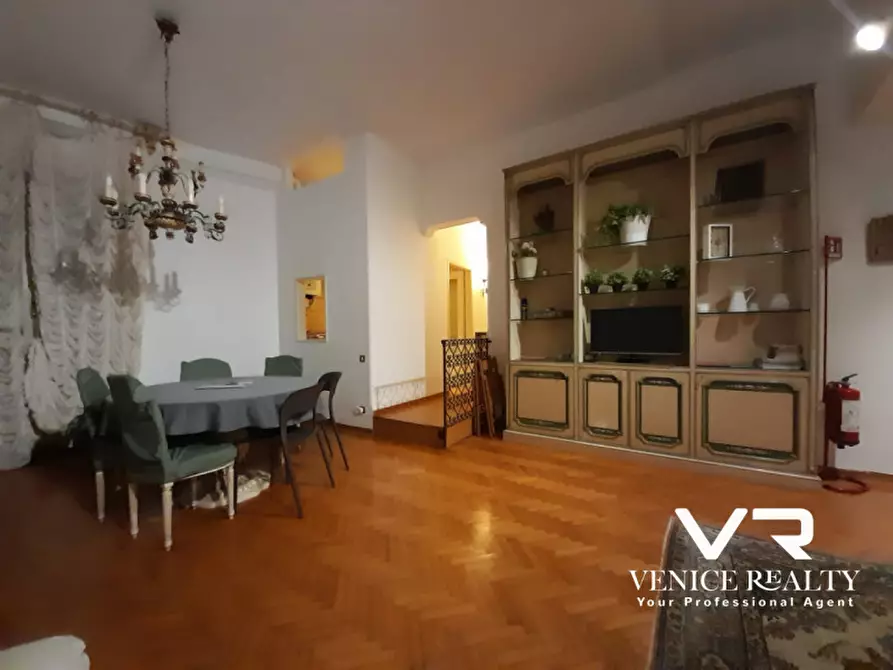 Immagine 6 di Appartamento in vendita  in teatro fenice a Venezia