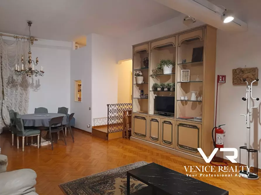 Immagine 8 di Appartamento in vendita  in teatro fenice a Venezia