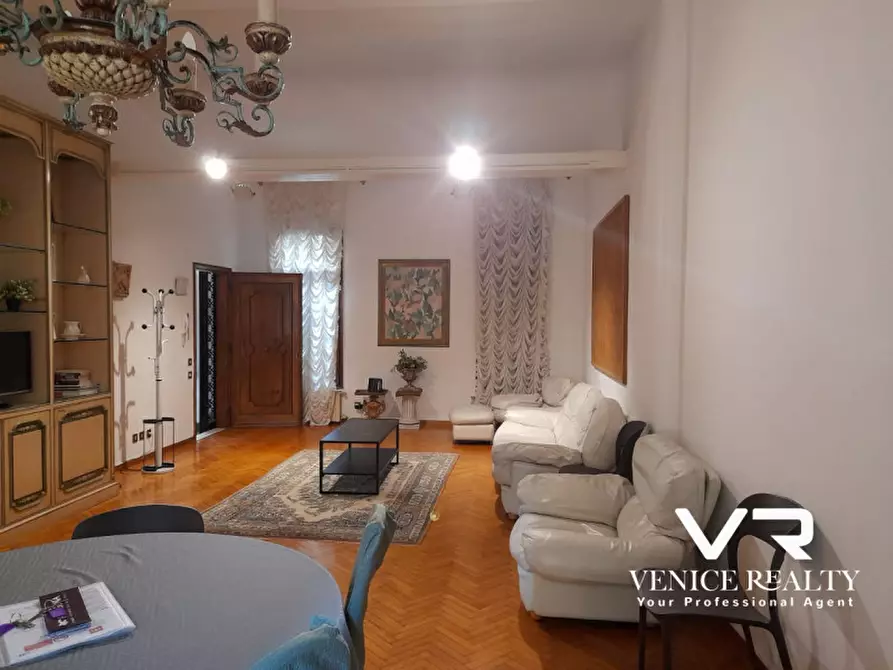 Immagine 9 di Appartamento in vendita  in teatro fenice a Venezia