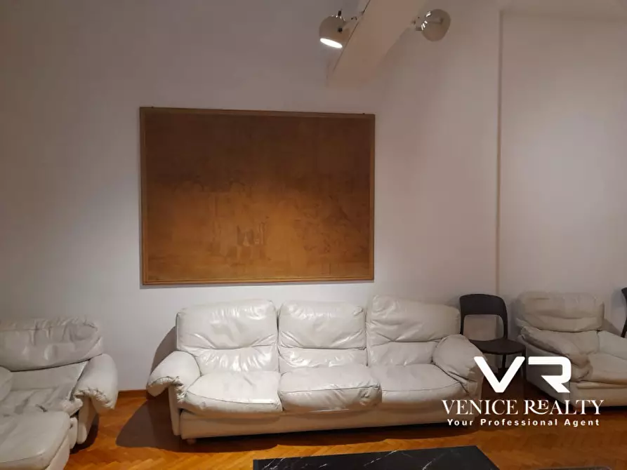 Immagine 10 di Appartamento in vendita  in teatro fenice a Venezia