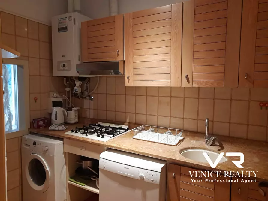 Immagine 11 di Appartamento in vendita  in teatro fenice a Venezia