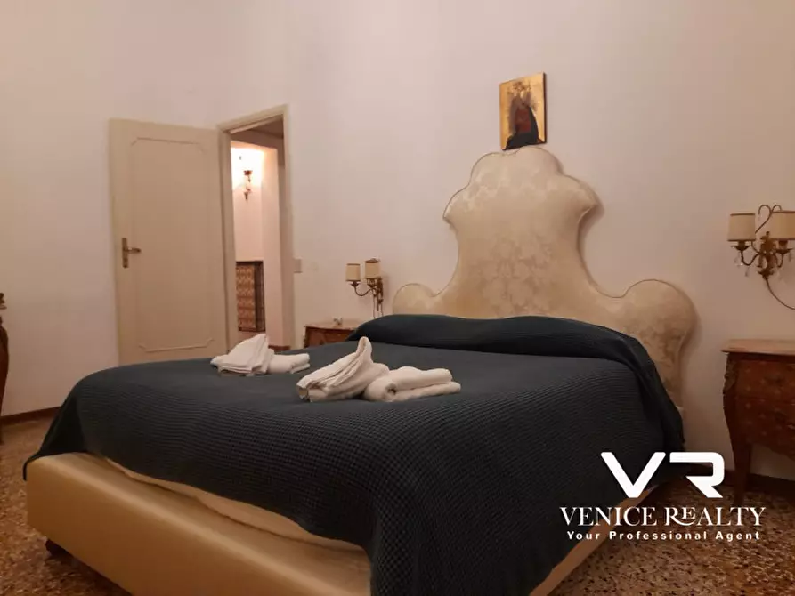 Immagine 13 di Appartamento in vendita  in teatro fenice a Venezia