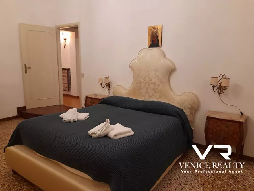 Immagine 14 di Appartamento in vendita  in teatro fenice a Venezia