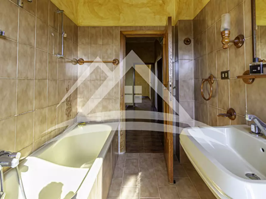 Immagine 37 di Palazzo in vendita  in via tucconi 12 a Sassari