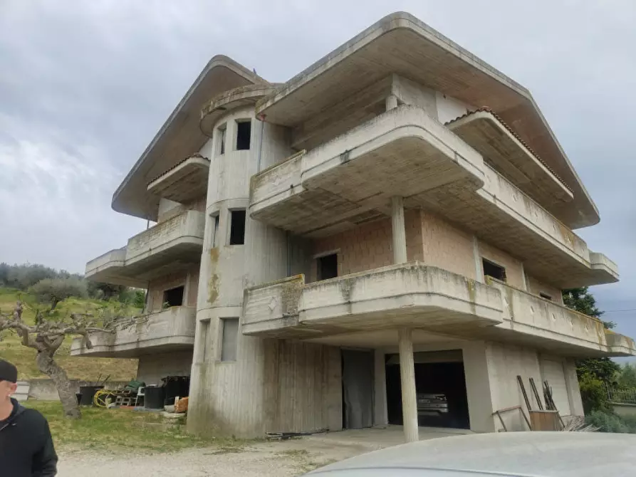 Immagine 1 di Villa in vendita  in Cappelle sul Tavo a Cappelle Sul Tavo