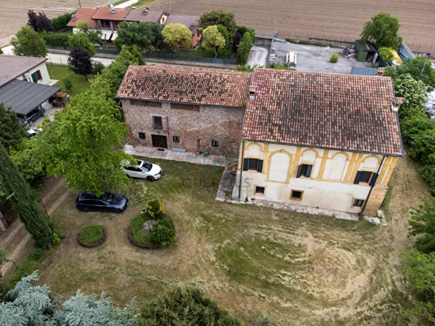 Immagine 1 di Villa in vendita  in Via Caselle a Buttapietra