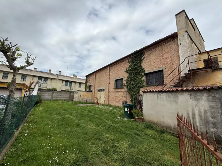 Immagine 2 di Terreno in vendita  in Via del Pavone 2 a Mira