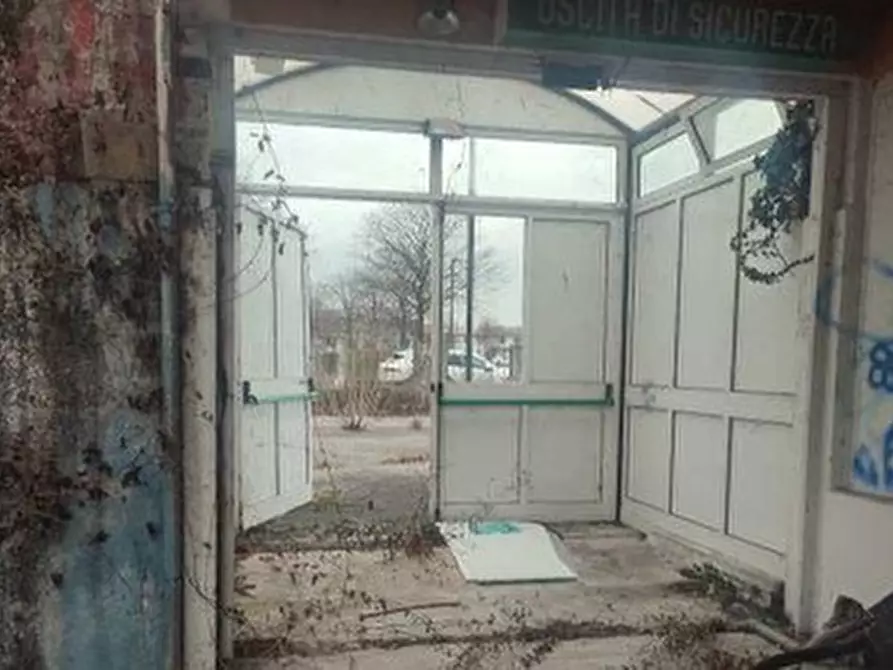 Immagine 5 di Attività commerciale in vendita  in Via Monte Porgait, 2 a Vajont