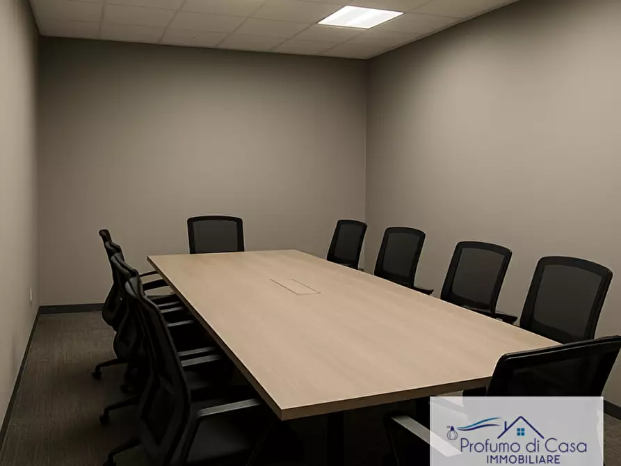 Immagine 1 di Negozio in vendita  in Via Elena Valmarana a Padova