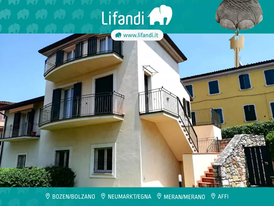 Immagine 1 di Appartamento in vendita  a Torri Del Benaco