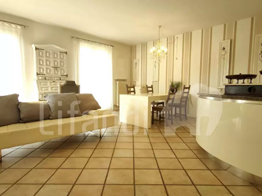 Immagine 3 di Appartamento in vendita  a Torri Del Benaco