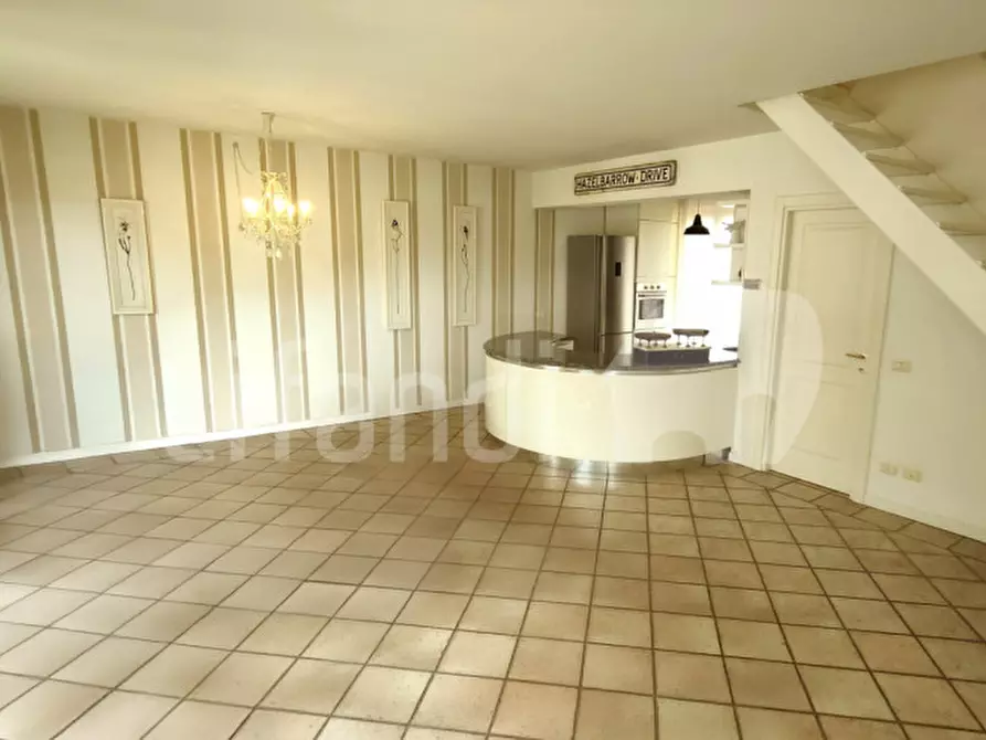 Immagine 4 di Appartamento in vendita  a Torri Del Benaco