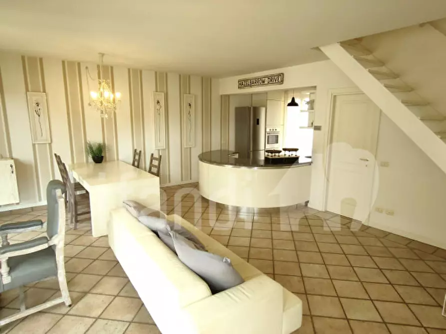 Immagine 5 di Appartamento in vendita  a Torri Del Benaco