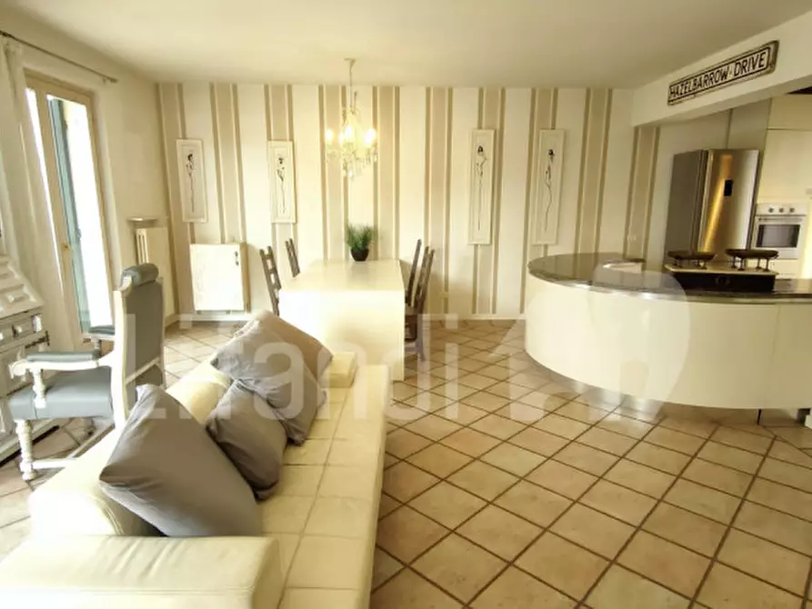 Immagine 6 di Appartamento in vendita  a Torri Del Benaco