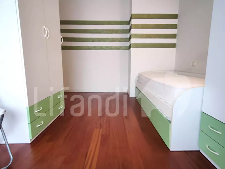 Immagine 17 di Appartamento in vendita  a Torri Del Benaco