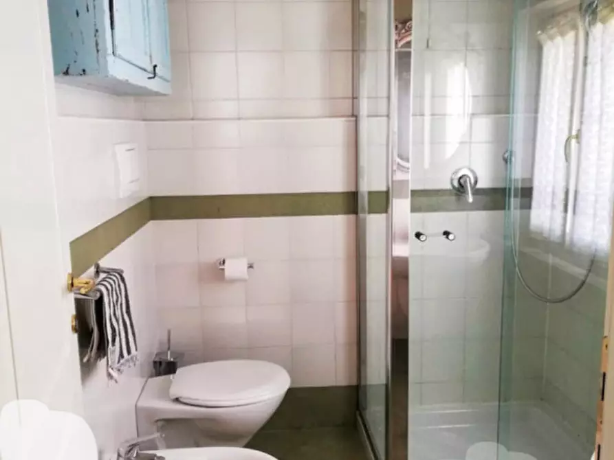 Immagine 19 di Appartamento in vendita  a Torri Del Benaco