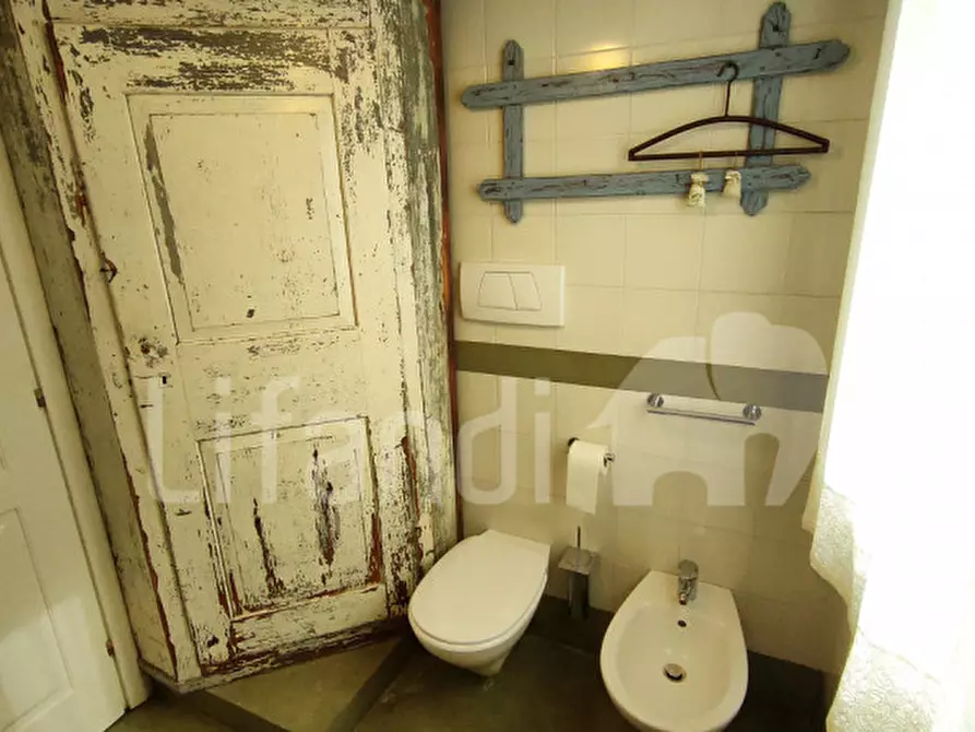 Immagine 21 di Appartamento in vendita  a Torri Del Benaco