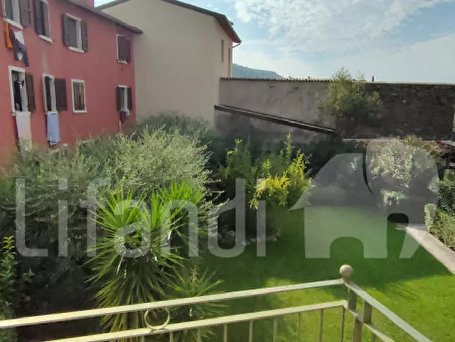 Immagine 23 di Appartamento in vendita  a Torri Del Benaco