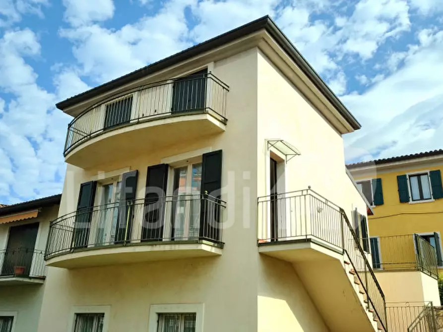Immagine 29 di Appartamento in vendita  a Torri Del Benaco