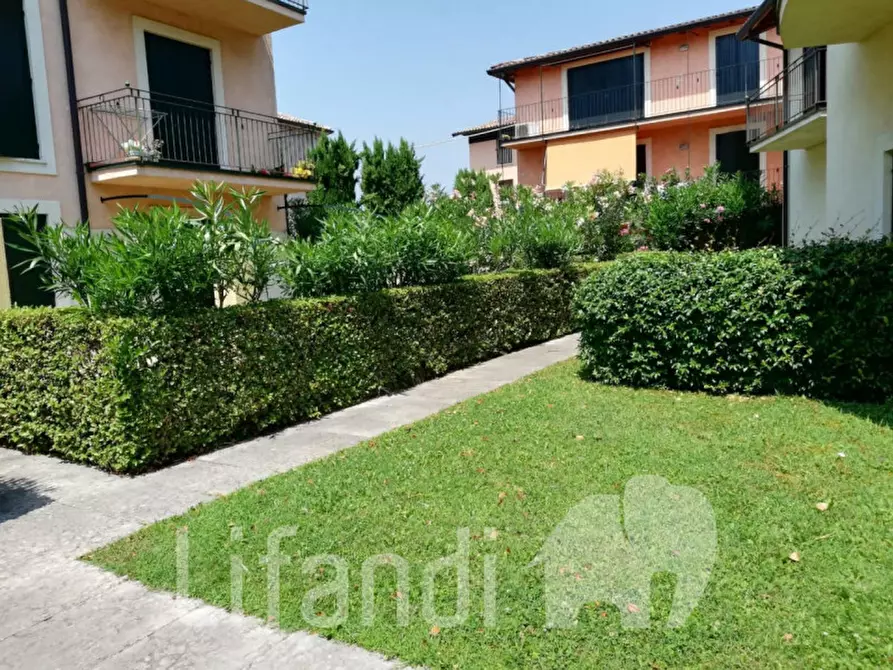 Immagine 30 di Appartamento in vendita  a Torri Del Benaco