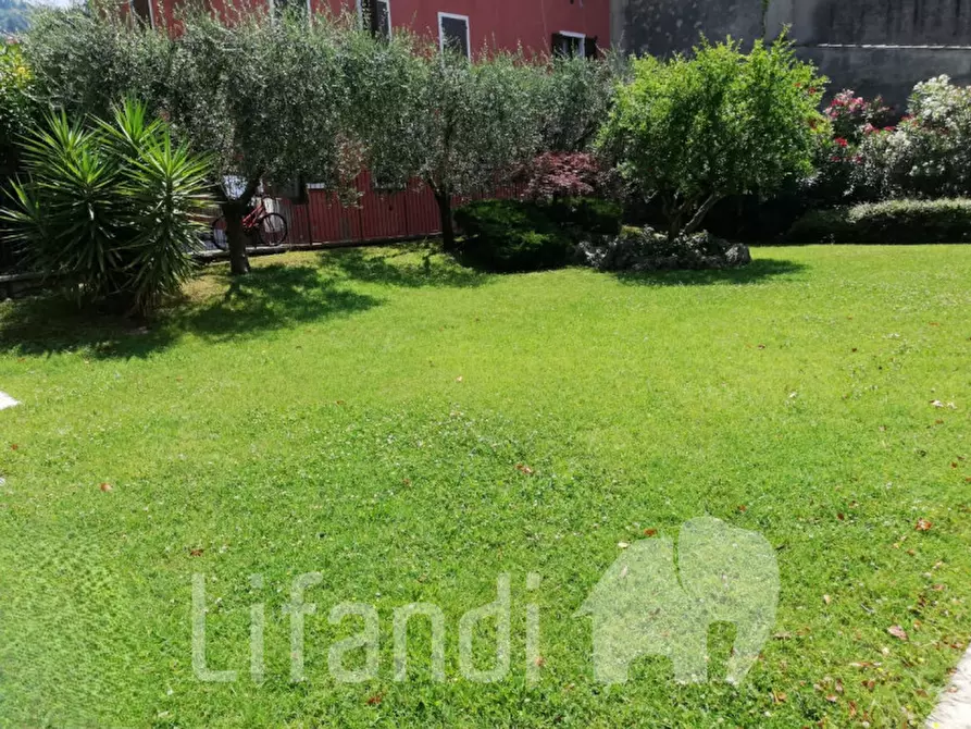 Immagine 31 di Appartamento in vendita  a Torri Del Benaco