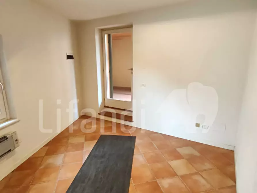 Immagine 35 di Appartamento in vendita  a Torri Del Benaco