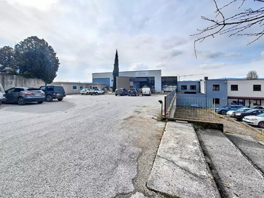 Immagine 1 di Magazzino in vendita  in Via Dell'Assino, N. 649 a Gubbio