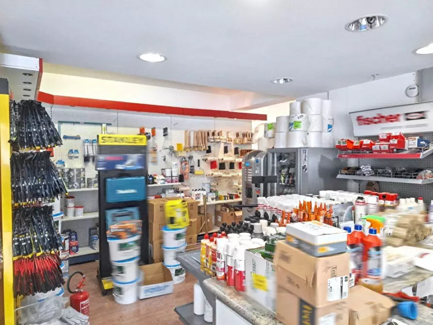 Immagine 4 di Magazzino in vendita  in Via Dell'Assino, N. 649 a Gubbio