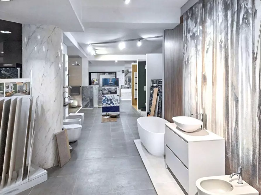 Immagine 5 di Magazzino in vendita  in Via Dell'Assino, N. 649 a Gubbio