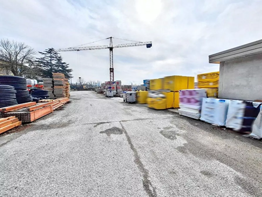 Immagine 8 di Magazzino in vendita  in Via Dell'Assino, N. 649 a Gubbio