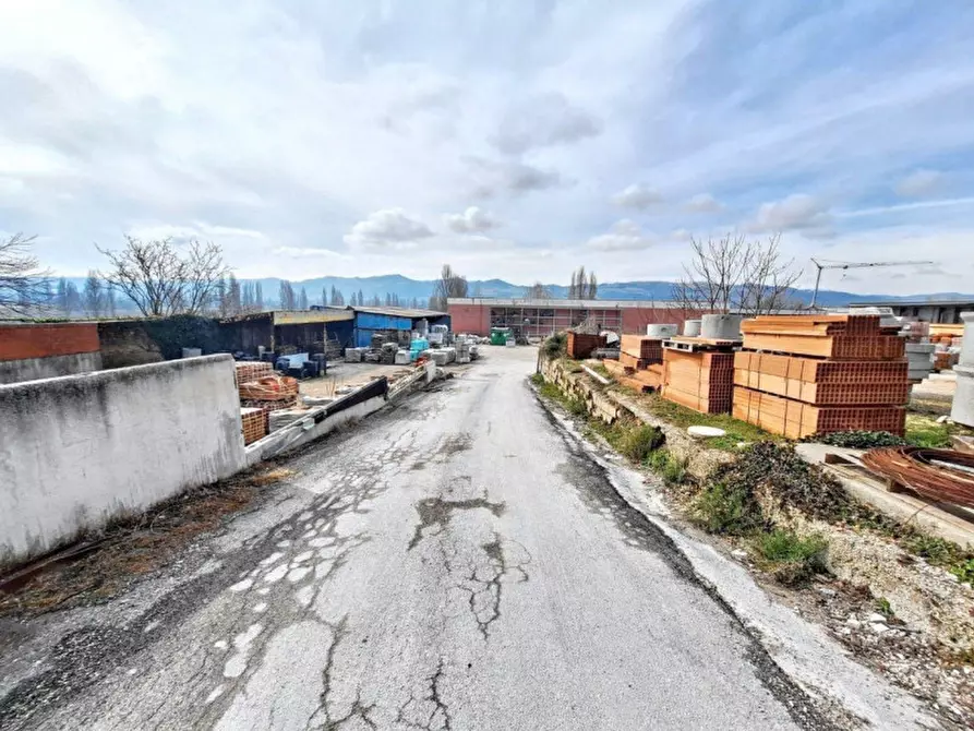 Immagine 9 di Magazzino in vendita  in Via Dell'Assino, N. 649 a Gubbio