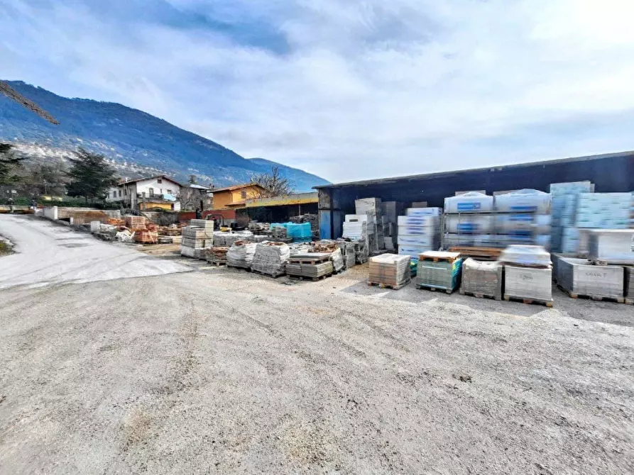 Immagine 12 di Magazzino in vendita  in Via Dell'Assino, N. 649 a Gubbio