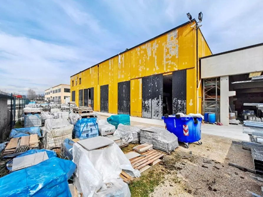 Immagine 16 di Magazzino in vendita  in Via Dell'Assino, N. 649 a Gubbio