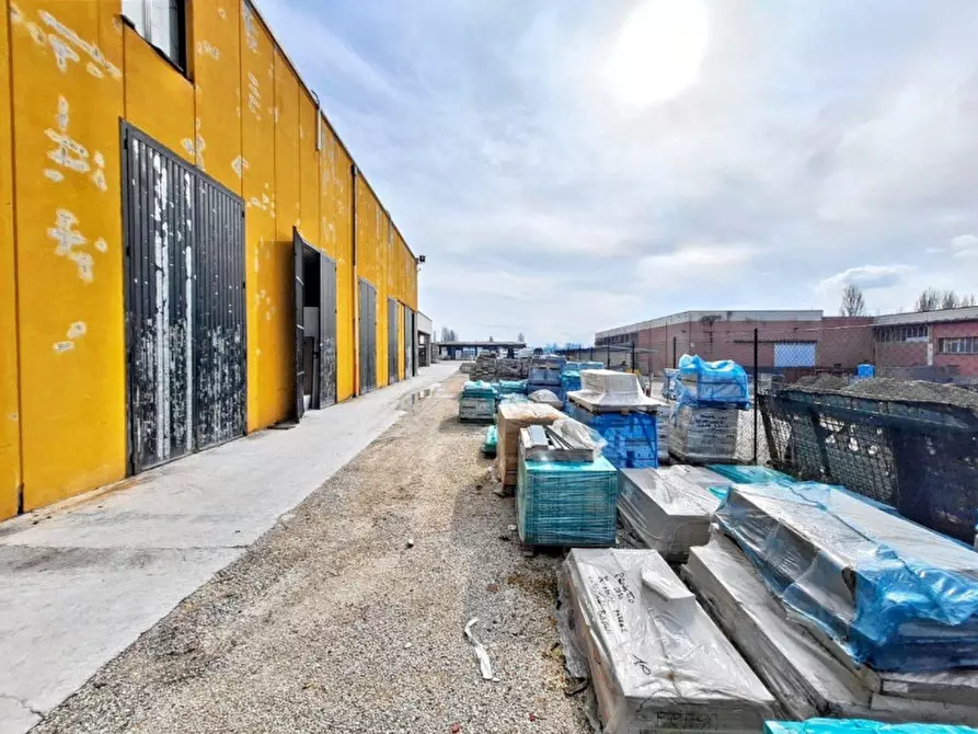 Immagine 17 di Magazzino in vendita  in Via Dell'Assino, N. 649 a Gubbio