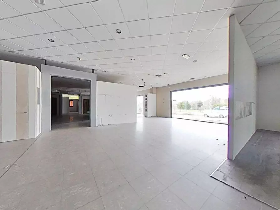 Immagine 2 di Attività commerciale in vendita  in Via Eugubina, N. 29 a Fossato Di Vico